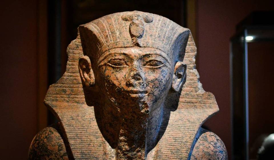 Ce n’est ni à Londres, ni à Turin : le musée égyptien, avec plus de 3 000 pièces, dont un papyrus de 7 mètres, que tu peux visiter pour seulement 5 €.