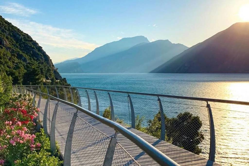 Vista del Paseo de los Limones en el lago de Garda