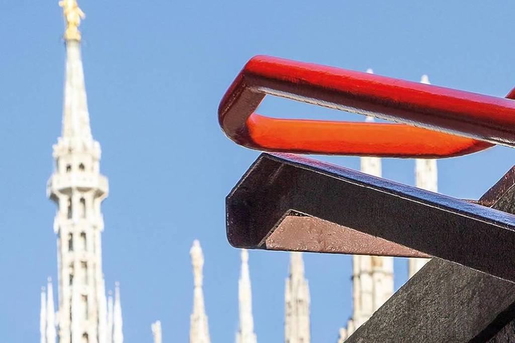 Foto artística de la salida de la parada de metro roja Duomo