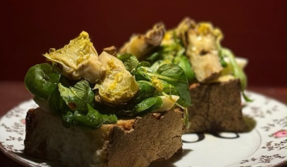 Nur einen Katzensprung von den Colonne entfernt gibt es eine neue Weinbar mit 16 Plätzen: Brot, Butter und Sardellen vom Chefkoch der 140-€-Degustationsmenüs (aber hier gibst du etwa 30 € aus)