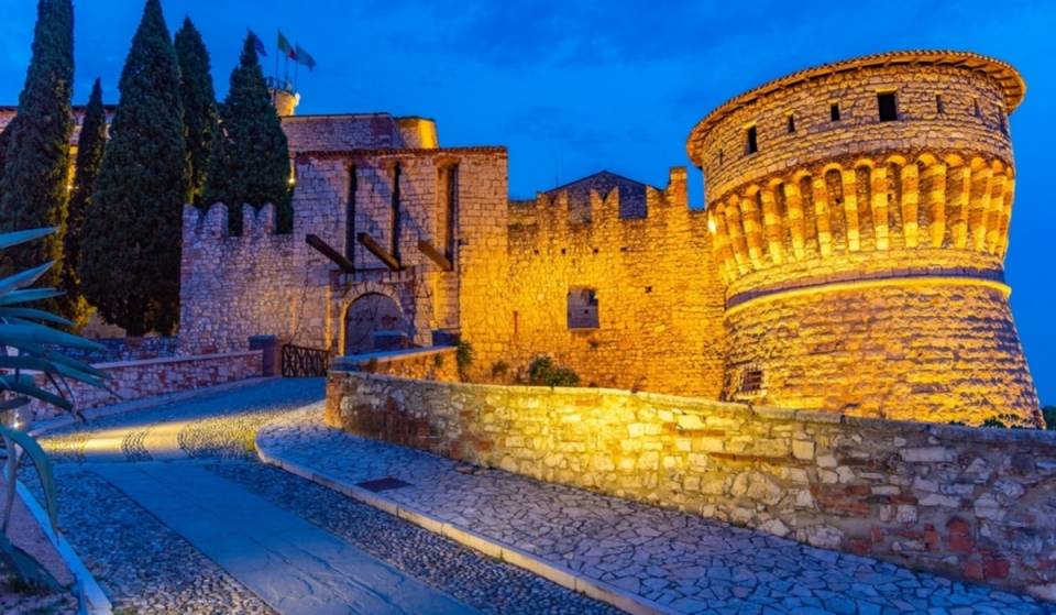 Im November erstrahlt ein Schloss eine Stunde von Mailand entfernt in einer immersiven Reise zwischen Hölle und Paradies