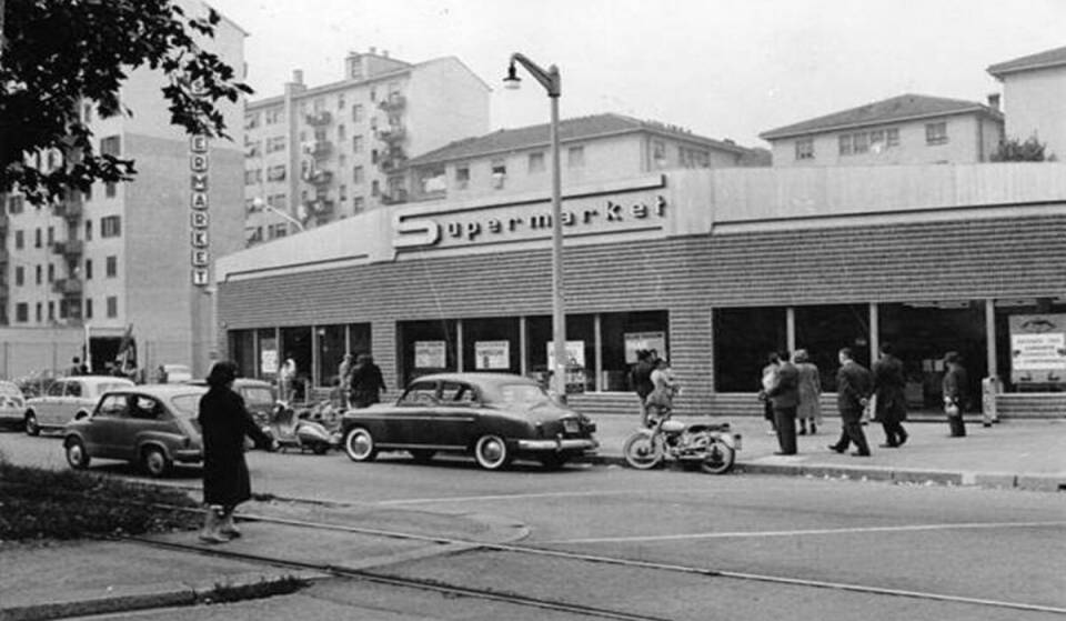 Der erste moderne Supermarkt Italiens eröffnete in Mailand: In den Regalen gab es sogar Haifischflossen