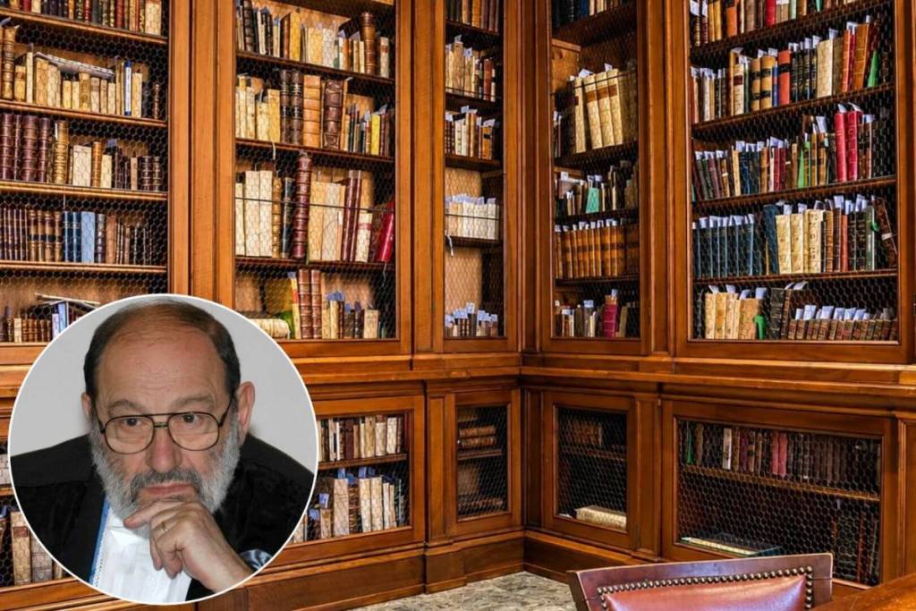 Studiolo di Umberto Eco alla Biblioteca Braidense di Milano, con librerie in legno antico e ritratto dello scrittore.