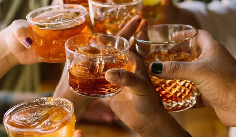 ¡Hora de brindar! 10 bares para echarte un buen trago en Monterrey