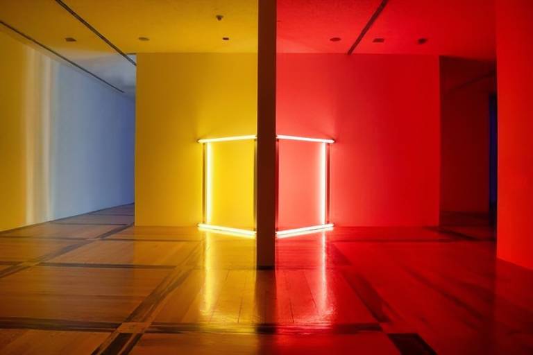 Dan Flavin en el MARCO: ¡Una expo llena de luz y color!