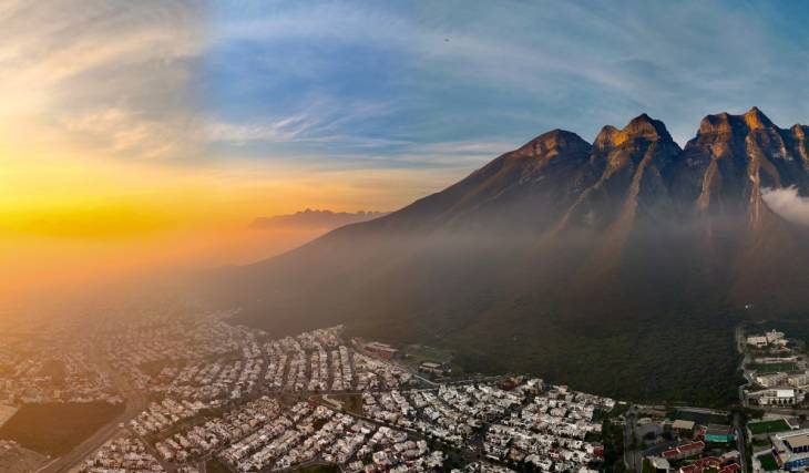 In how many years could Monterrey and Saltillo become a single urban area?