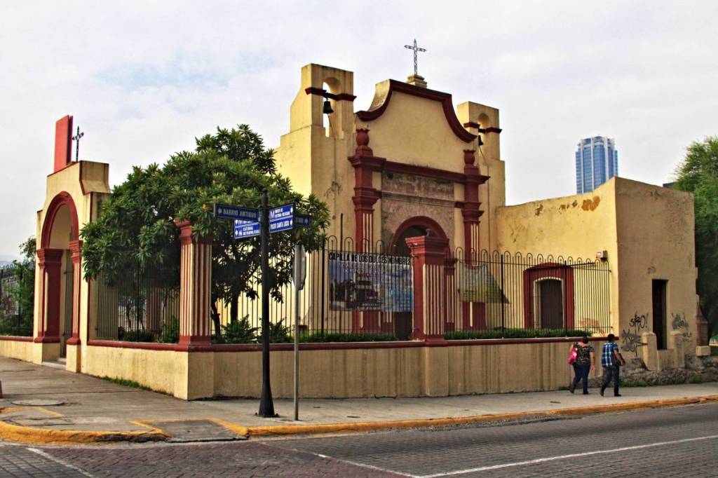 Fachada de la Capilla de los Dulces  Nombres en Monterrey
