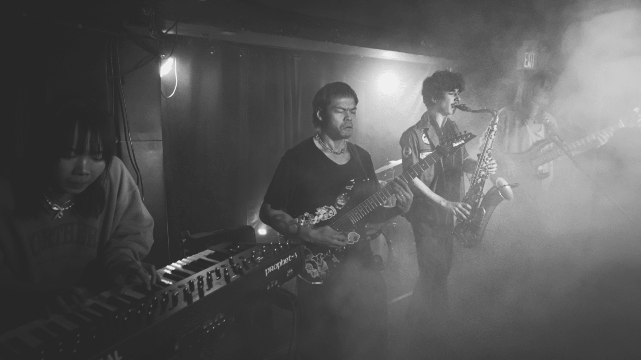 Photo du groupe Lavender Town en plein concert Candlelight