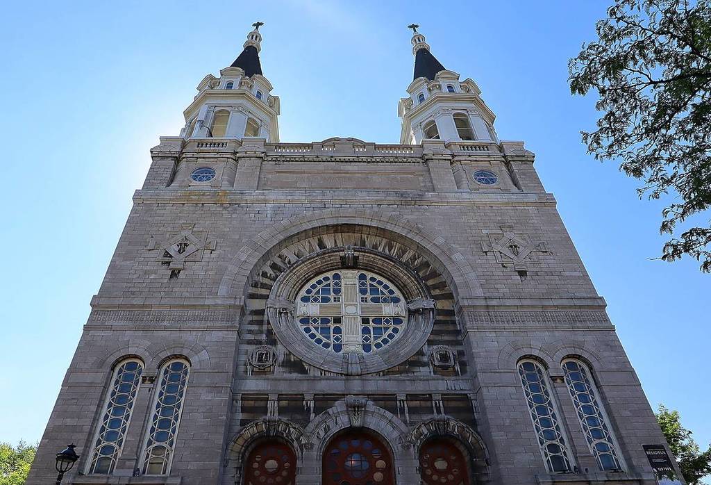 Devanture de l'église Notre-Dame-des-Sept-Douleurs de Verdun, Montréal