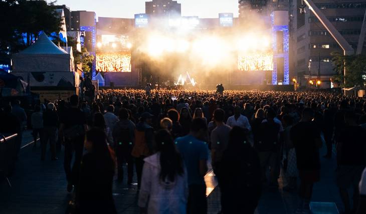 Gratuitement en concert à Montréal: Clara Luciani, Grand Corps Malade, Isabelle Boulay pendant le festival des Francos!