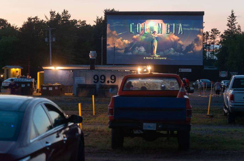 Popcorn, trucks and starry skies: an old-fashioned drive-in 45 minutes from Montreal.
