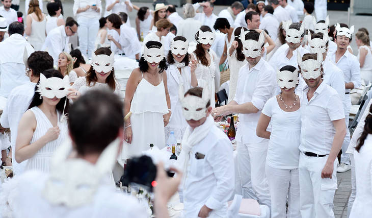 Tout le monde va porter du blanc à ce dîner &#8211; et le lieu en sera tenu secret jusqu&rsquo;au dernier moment