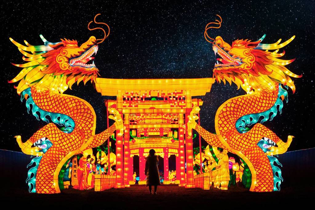 Festilumi: a 1.5 km light trail where 13 fantastic worlds come to life thanks to millions of twinkling lights.