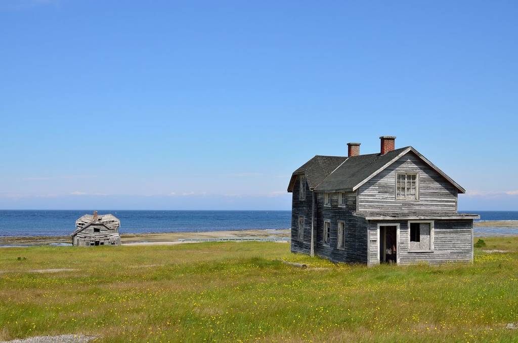 Urbex et feuilles mortes dans les collines du Québec – 5 villages fantômes à visiter cet automne