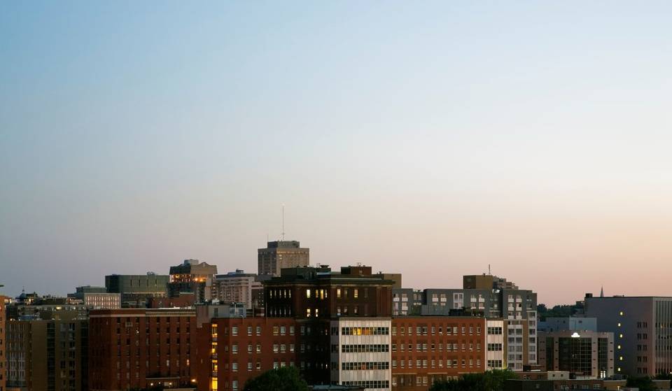 Montrealers will be sleeping longer – the city will soon be on winter time!