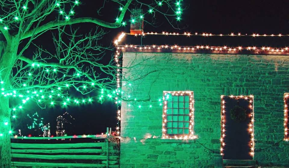 À 2h30 de Montréal – ce village traditionnel d&rsquo;Ontario se transforme en décor de Noël ultra-charmant en décembre