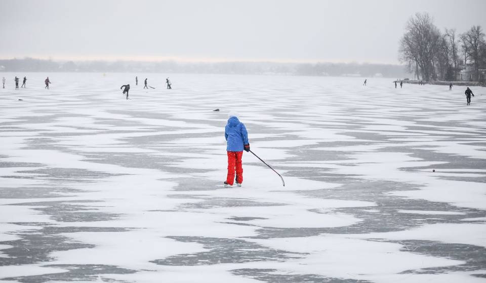 Patiner sur un lac gelé – les plus belles patinoires naturelles du Québec
