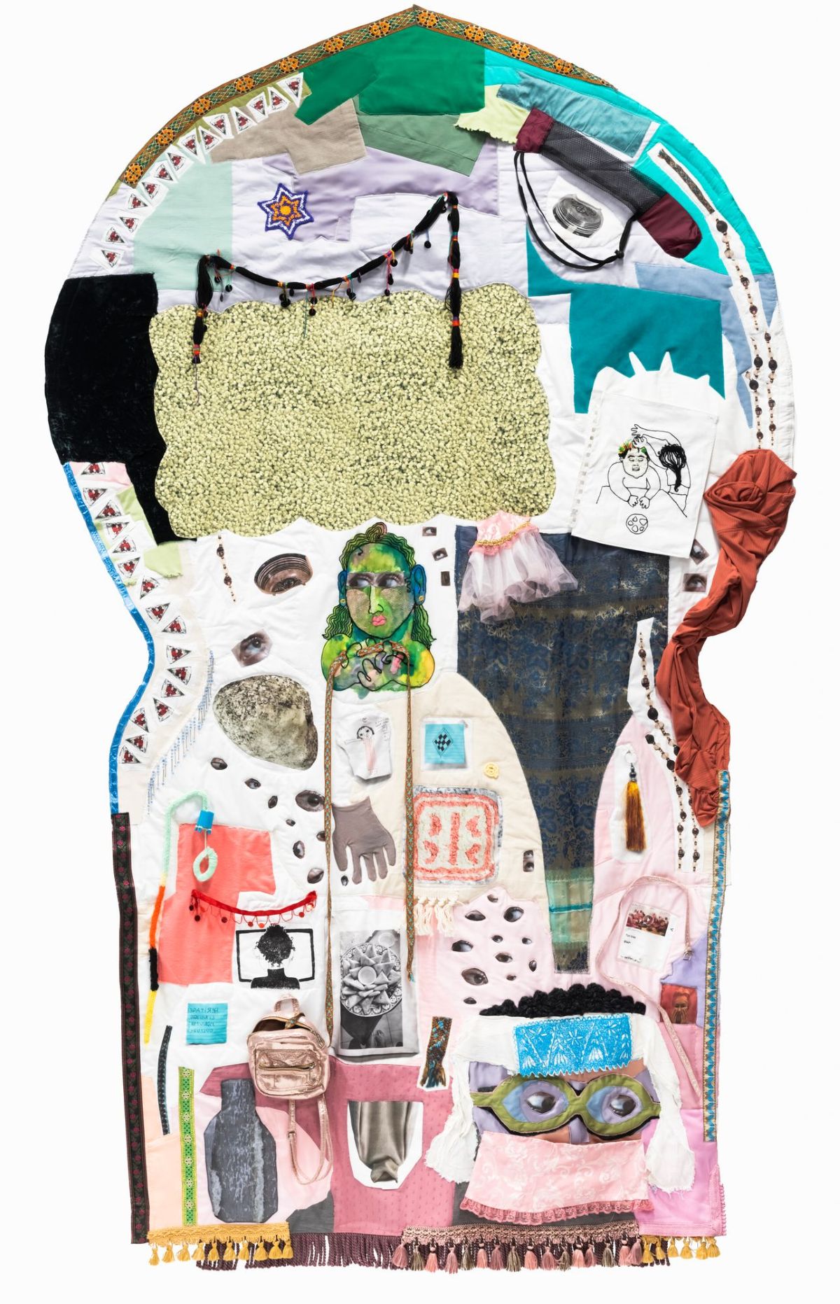 A door of knots, a door of notes, a door of knots, Laïla Mestari (2022) - construction textile et broderie, 259x156cm