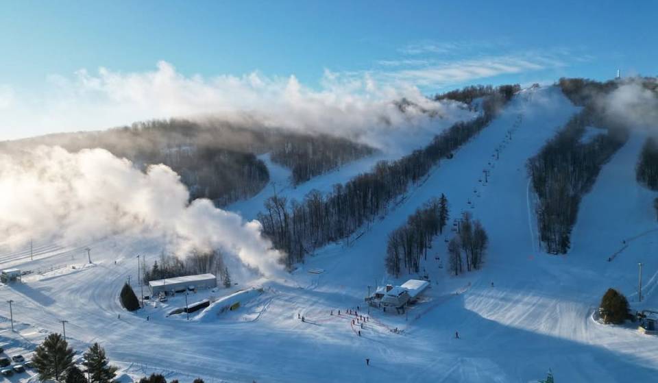 À 1h20 de Montréal, cette station de ski super mignonne a la plus longue saison de glisse de la région