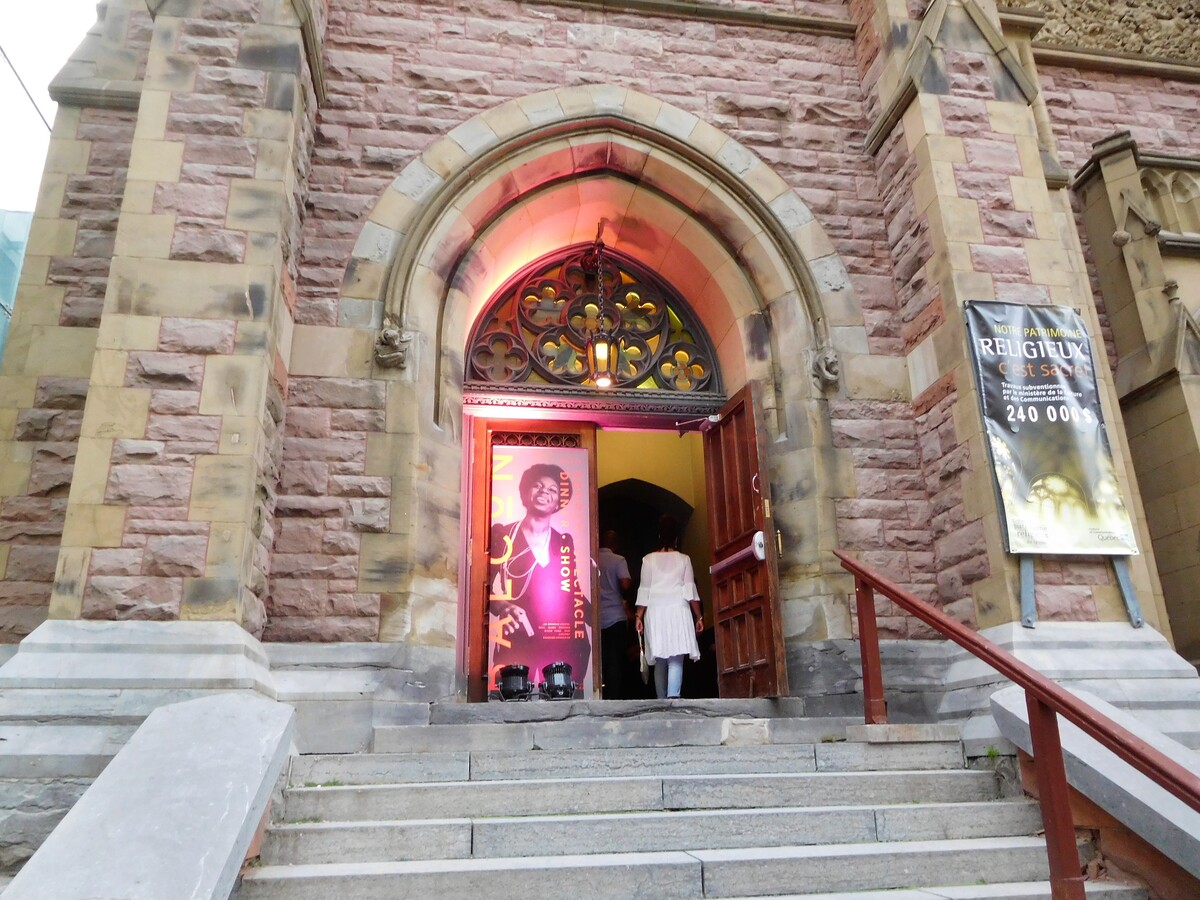 Photo de l'entrée du Balcon, à l'Église Église Unie St. James de Montréal