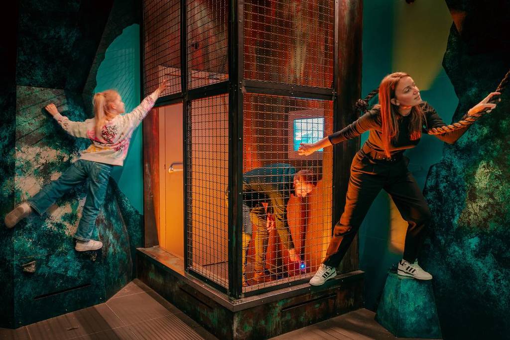 Prison Island: over 30 puzzles, agility challenges, and special Halloween activities in Montreal