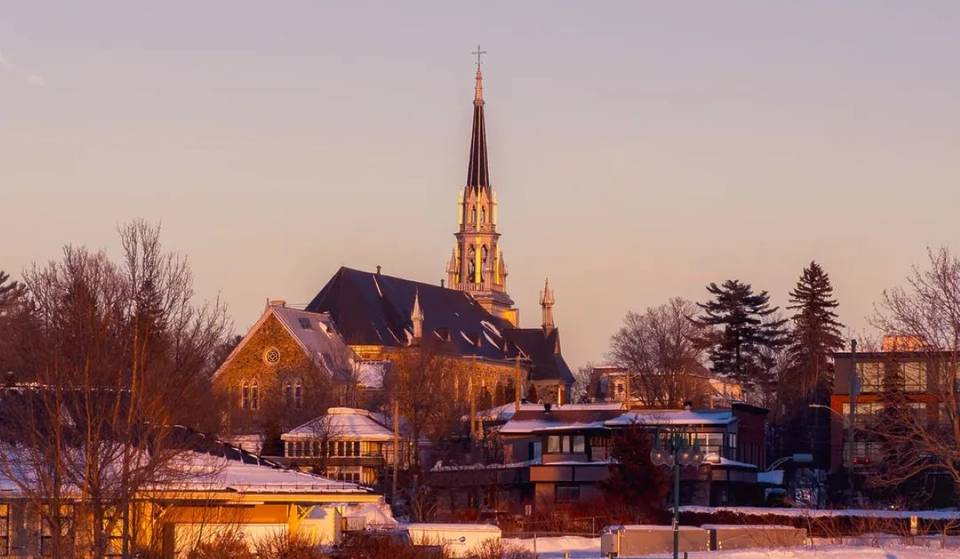 À 1h30 de Montréal, ce village a un anneau de glace et une rue principale très mignonne