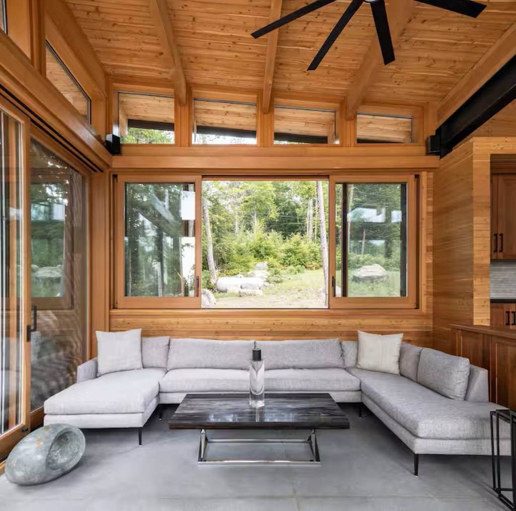 Les fans de « Heated Rivalry » peuvent aller passer un weekend au Cottage -maintenant sur Airbnb