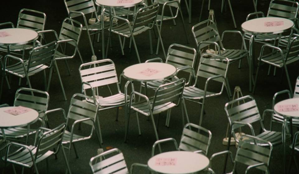 Un café, un cocktail, un petit pull – les terrasses rouvrent à Montréal