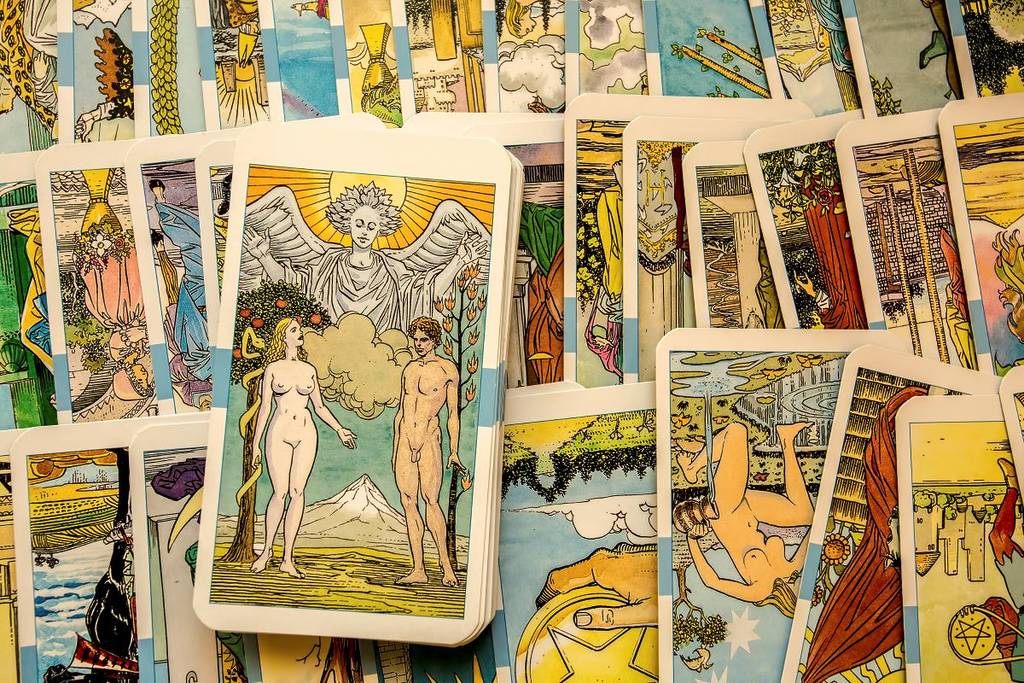 Sauna, tarot, and astrology—at the JOY Wellness Club
