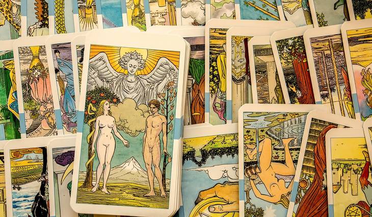 Sauna, tarot, and astrology—at the JOY Wellness Club