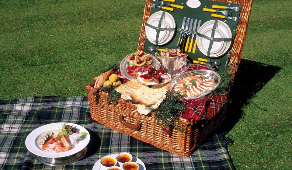 Nice weather for a picnic in Montreal—the end of May will be sunny