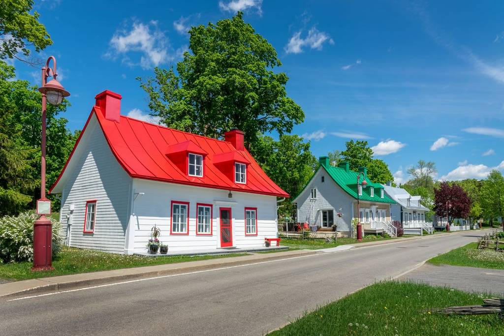 Less than 3 hours from Montreal: this fairytale waterfront village to visit this summer is one of the oldest in Quebec