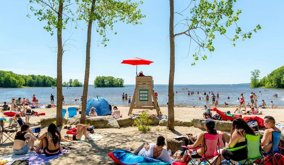 À 45min du centre-ville de Montréal – cette jolie plage est en pleine nature et parfaite pour un après-midi d&rsquo;été