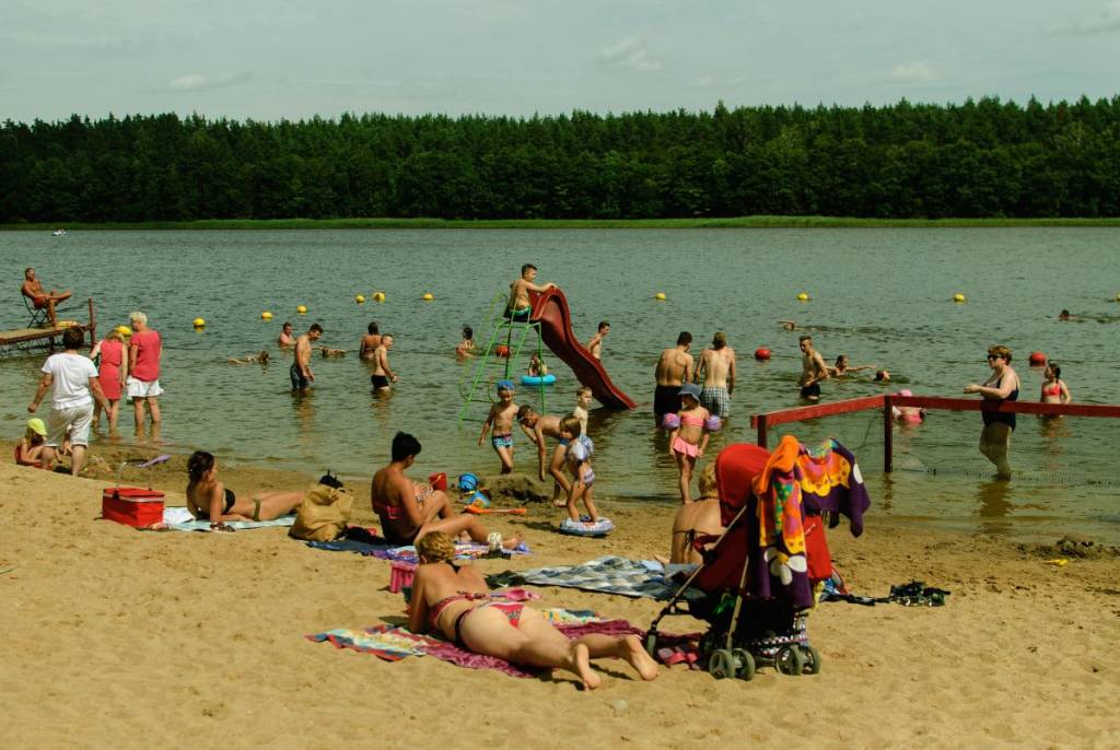 1 hour and 10 minutes from downtown Montreal—a lovely beach in a village surrounded by nature and refreshing waterfalls to visit this summer