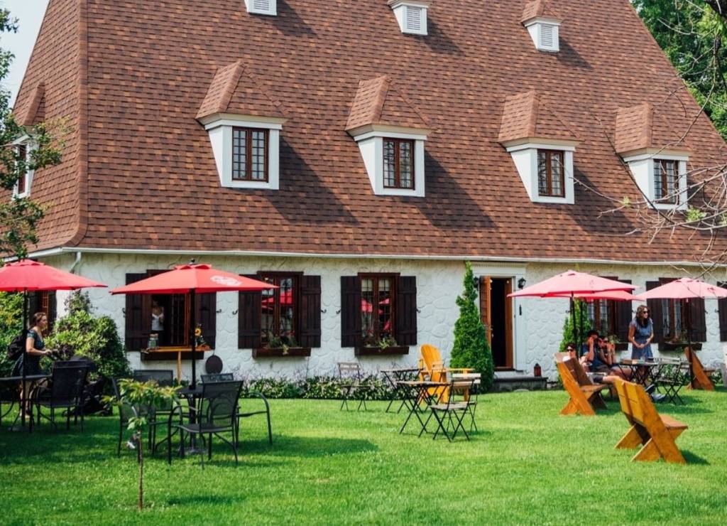 40 minutes from downtown Montreal—a very nice café where you can enjoy iced tea across from the lake after a summer stroll