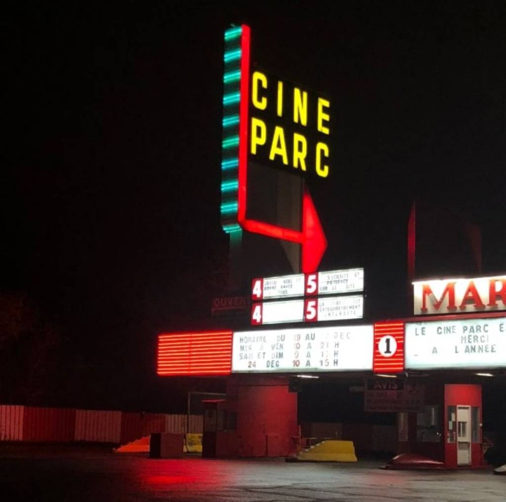 Just 45 minutes from downtown Montreal, we’re heading to Canada’s largest retro drive-in theater to catch a movie this summer, just like in the old days.