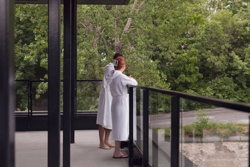 Montréal iconique – le spa sur l&rsquo;eau Bota Bota a rajouté un nouveau bateau ouvert sur la nature à sa flotille sur le Vieux-Port de Montréal