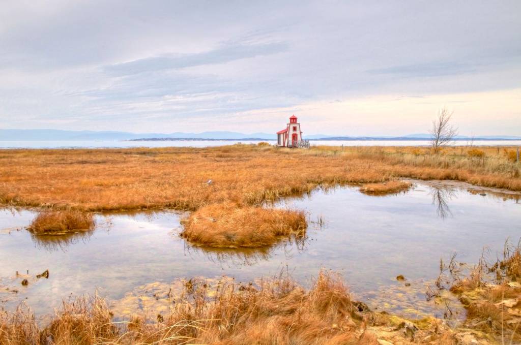 À 1h50 de Québec – une visite aux grandes plages fraîches et aux villages aux couleurs scandinaves de Kamouraska cet automne