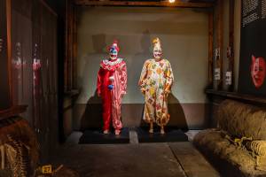 This shocking exhibition on serial killers immerses Montreal in the world of criminology, featuring psychological profiles of notorious predators like Ted Bundy and Jeffrey Dahmer, as well as reconstructed crime scenes