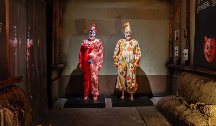 This shocking exhibition on serial killers immerses Montreal in the world of criminology, featuring psychological profiles of notorious predators like Ted Bundy and Jeffrey Dahmer, as well as reconstructed crime scenes