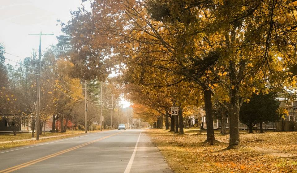 À 30 minutes du centre-ville de Montréal – un joli village à visiter à l&rsquo;automne, accessible en transports en commun