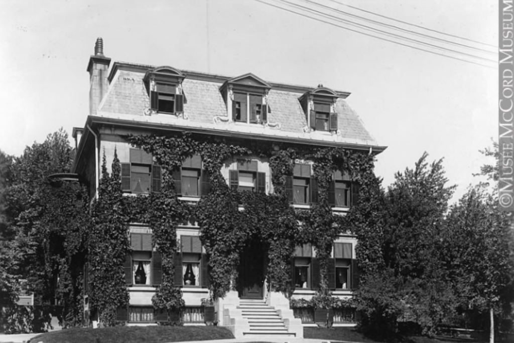 La maison de Mme John Redpath, rue Sherbrooke, Montréal, QC, 1899