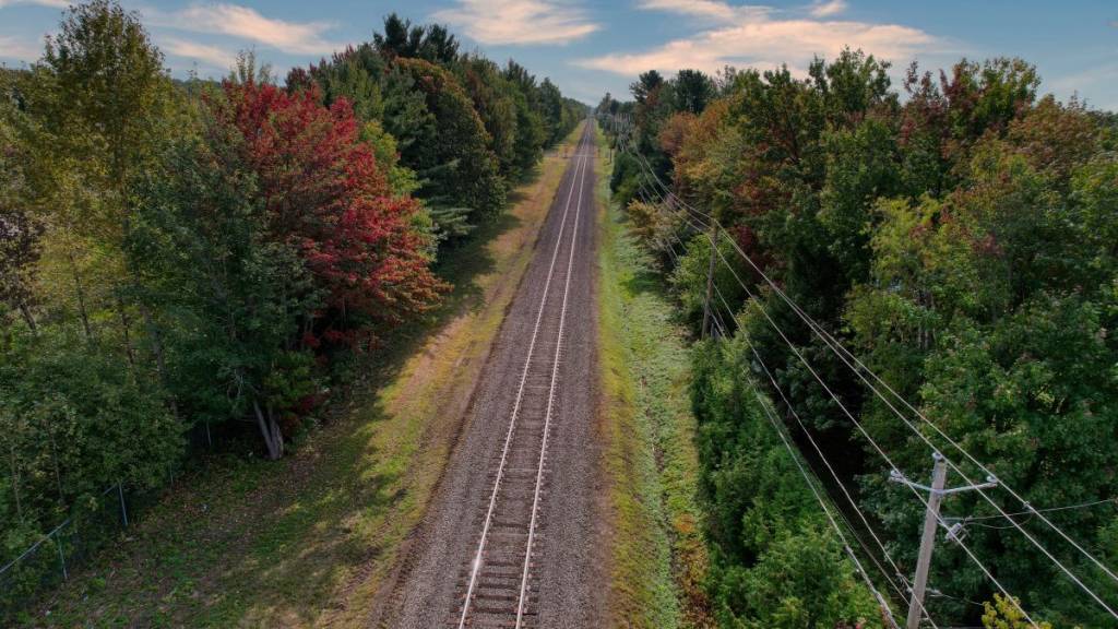 À 55min du centre-ville de Montréal – un très joli village en bord de rivière et accessible en transports en commun à visiter cet automne