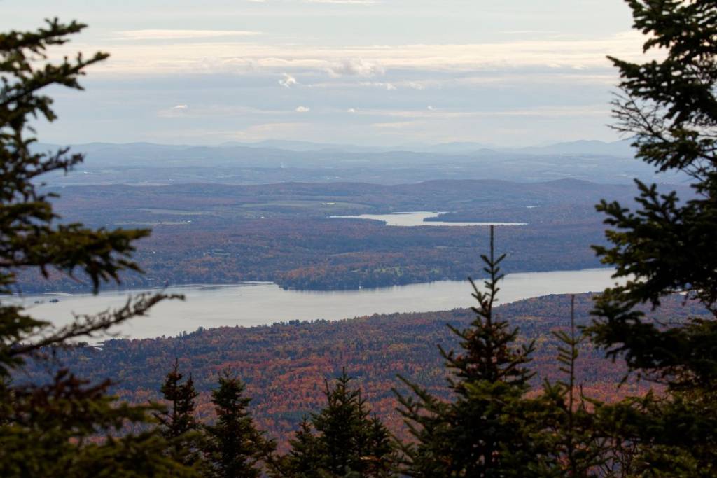 Just 1 hour and 20 minutes from downtown Montreal—free yoga on Saturday mornings at the summit of Mont Sutton this fall
