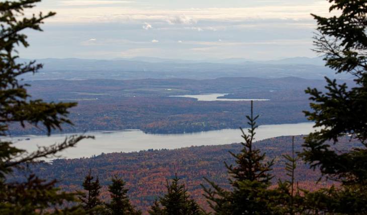 Just 1 hour and 20 minutes from downtown Montreal—free yoga on Saturday mornings at the summit of Mont Sutton this fall
