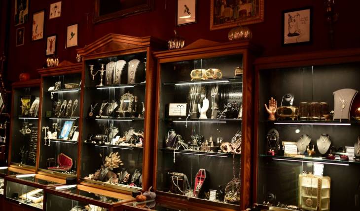 GOTH SHOP—a shop selling curiosities and gothic jewelry in a haunted former factory in Montreal