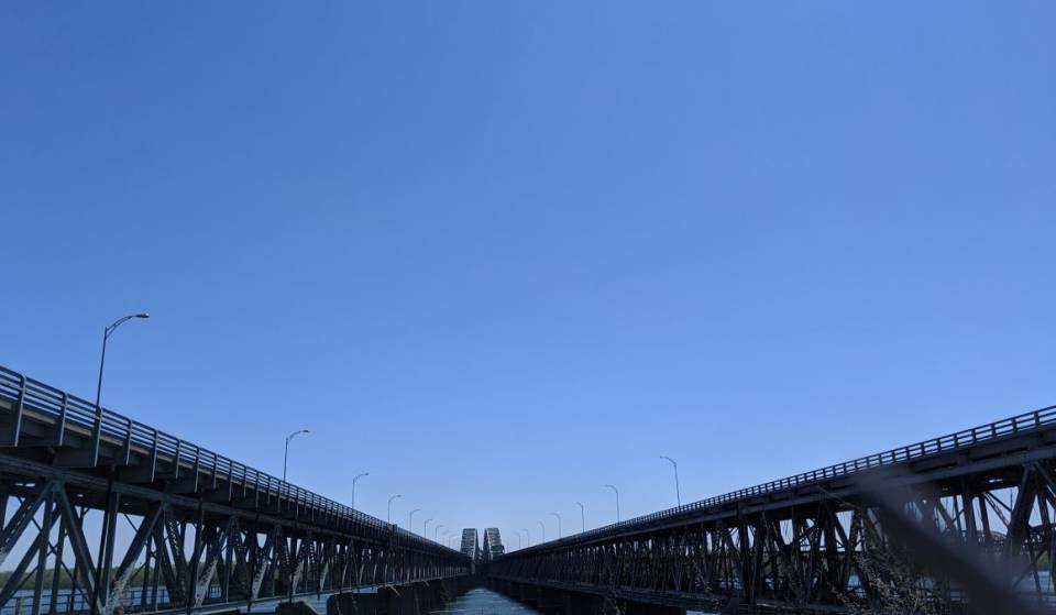 One lane is closed on the Honoré-Mercier Bridge heading toward Montreal to repair a crack in the structure