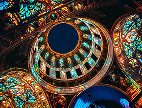 On a testé pour vous IMMERSIA, le spectacle de son et lumière de l’église Notre-Dame de Bon-Port, on vous donne 5 bonnes raisons de le voir.