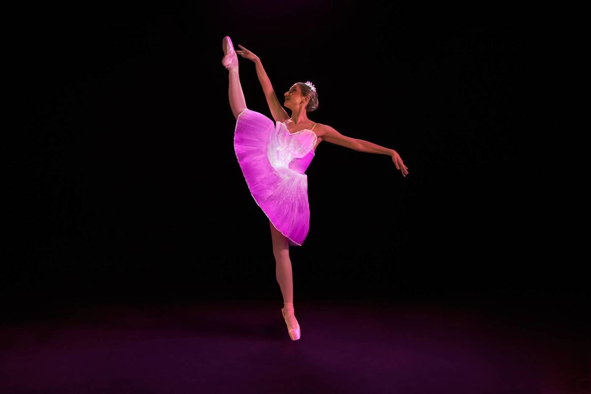 Photo d'une danseuse en plein spectacle
