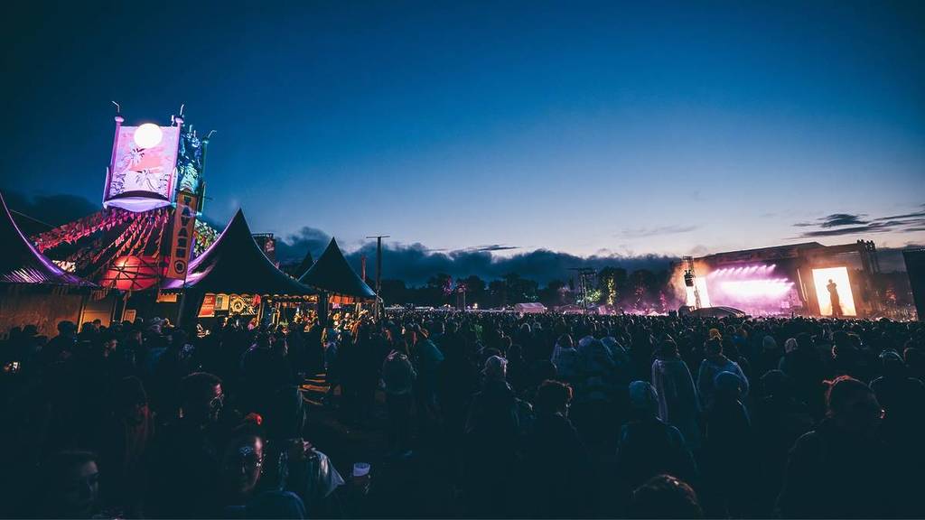 Nos meilleurs festivals où vibrer cet été, entre line-ups inédits et découvertes street food